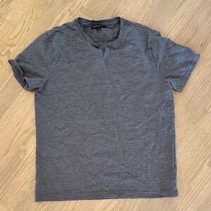 Men’s size medium banana republic tee shirt